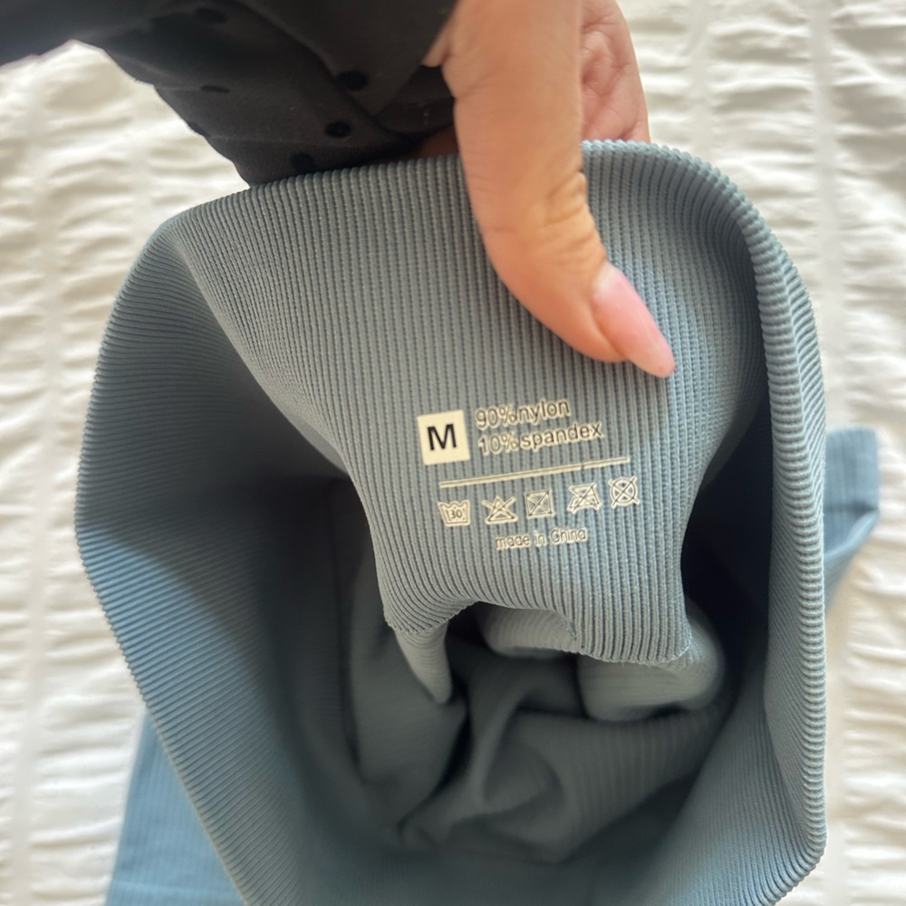 Amazon Ribbed Seamless Athletic Set - Picture 8 of 8